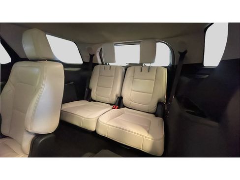 Used 2018 Ford Explorer Platinum AWD/4WD image 17