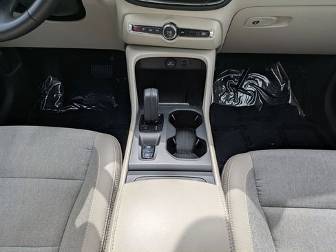 Used 2020 Volvo XC40 T4 Momentum w/ Protection Package Premier image 19