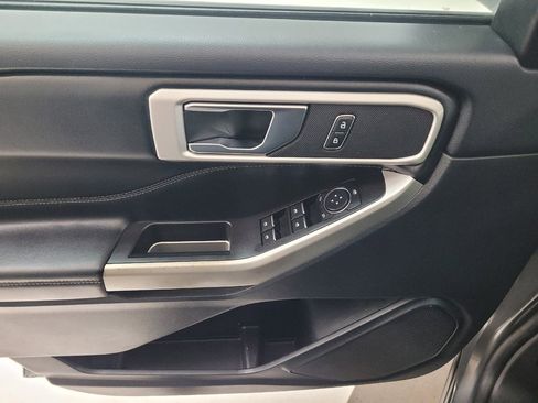 Used 2022 Ford Explorer XLT image 27
