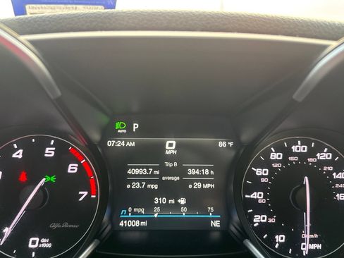 Used 2022 Alfa Romeo Giulia Veloce RWD image 43