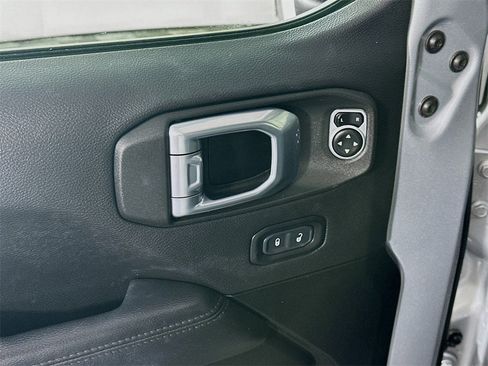 Used 2023 Jeep Wrangler Altitude image 24