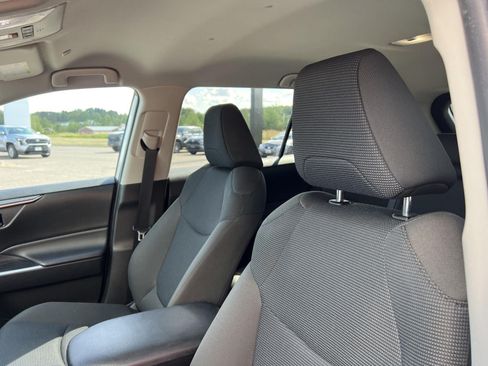 Used 2025 Toyota RAV4 LE AWD/4WD image 30