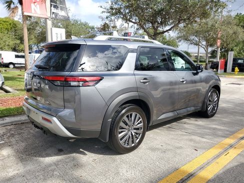 Certified 2025 Nissan Pathfinder SL w/ SL Premium Package image 6