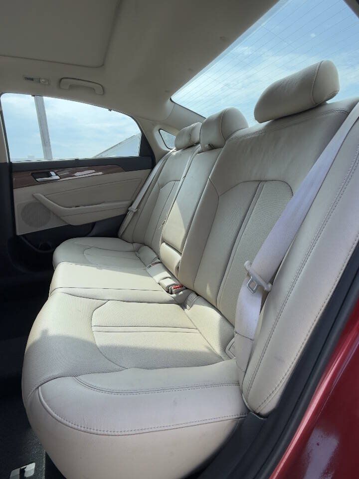 Used 2015 Hyundai Sonata Limited w/ Option Group 06 FWD image 13