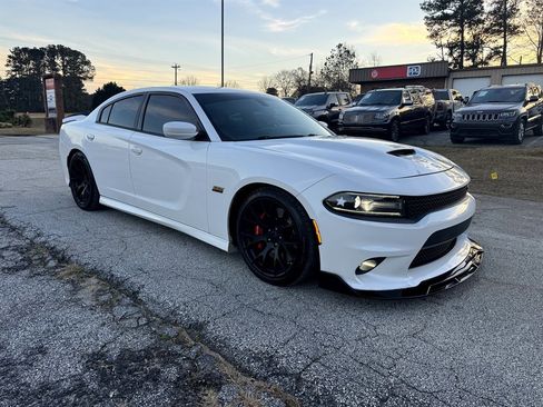 Used 2016 Dodge Charger SRT image 7