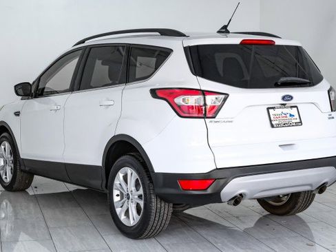 Used 2018 Ford Escape SE w/ SE Sync 3 Package AWD/4WD image 8