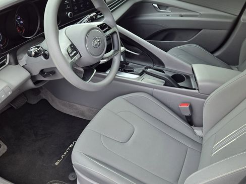 Used 2023 Hyundai Elantra SEL image 13