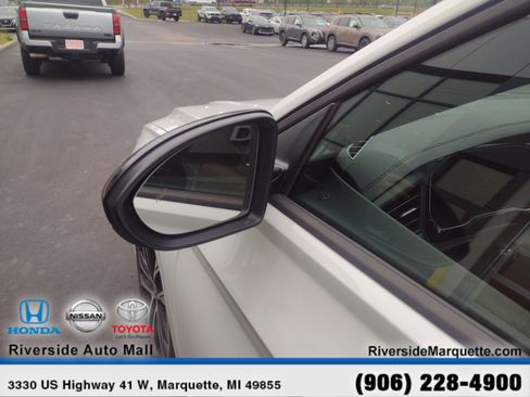 Used 2024 Volkswagen Jetta Sport image 5