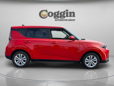 Used 2023 Kia Soul LX image 6