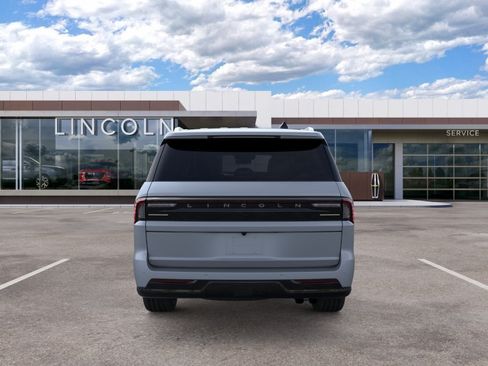 Used 2025 Lincoln Navigator L Reserve AWD/4WD image 5