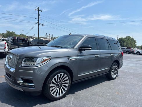 Used 2021 Lincoln Navigator Reserve w/ Luxury Package RWD image 4