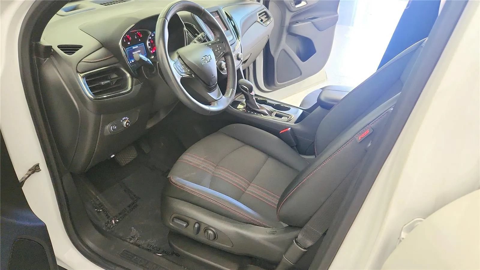 Used 2022 Chevrolet Equinox RS FWD image 24