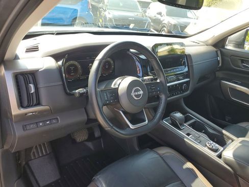 Used 2022 Nissan Pathfinder Platinum image 13