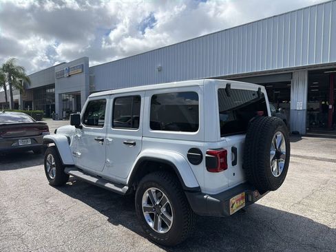 Used 2018 Jeep Wrangler Unlimited Sahara AWD/4WD image 6