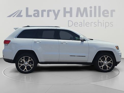 Used 2018 Jeep Grand Cherokee Limited AWD/4WD image 6