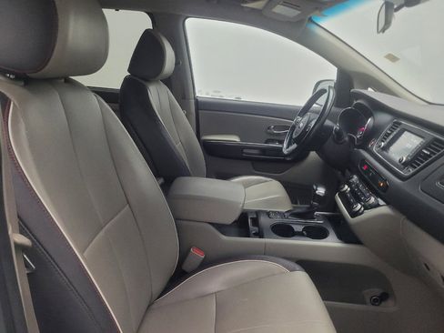 Used 2018 Kia Sedona LX w/ LX Essentials Premium Package FWD image 21