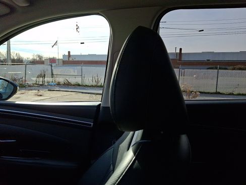 Used 2022 Hyundai Tucson Limited image 17