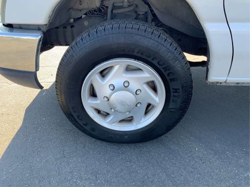 Used 2009 Ford E-150 and Econoline 150 Wagon image 25