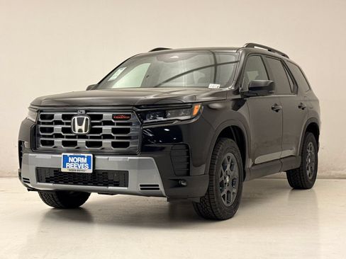 New 2026 Honda Pilot TrailSport image 2
