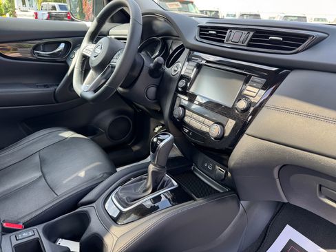 Used 2018 Nissan Rogue SL AWD/4WD image 22