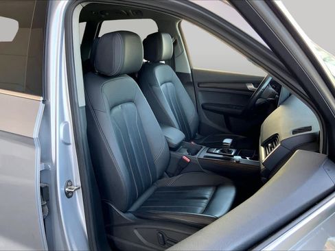 Used 2023 Audi Q5 2.0T Premium w/ Convenience Package AWD/4WD image 9