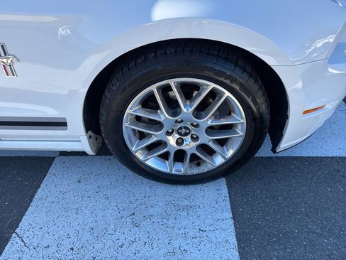 Used 2013 Ford Mustang Premium image 11