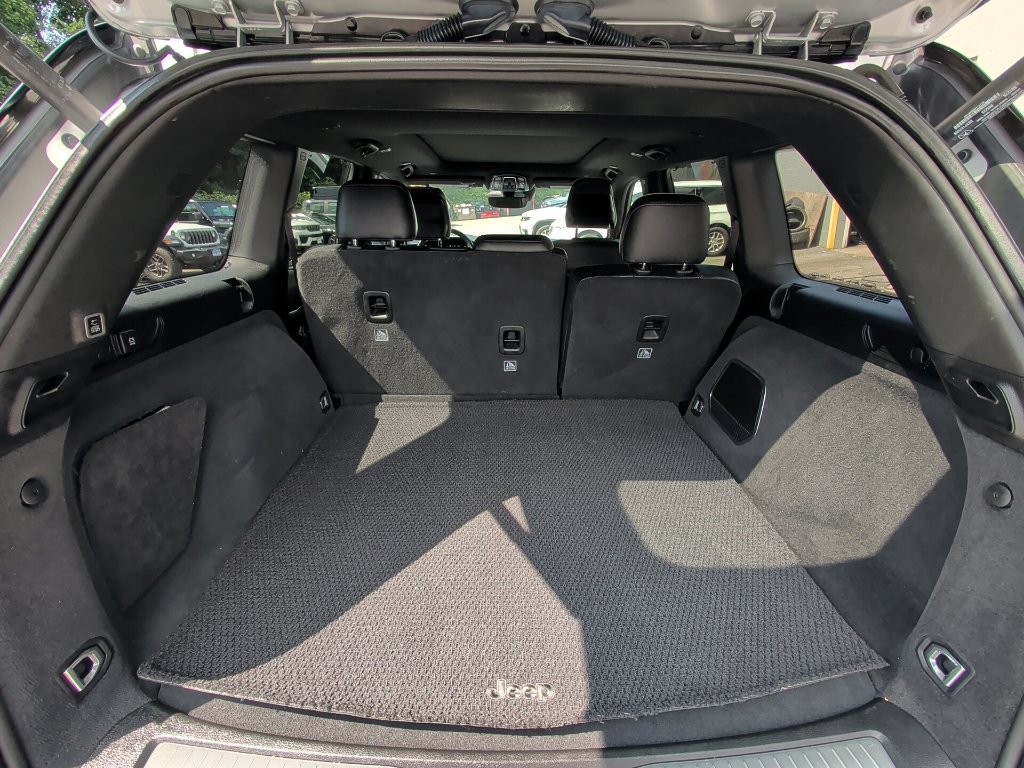 Certified 2023 Jeep Grand Cherokee Summit w/ Luxury Tech Group V AWD/4WD image 14