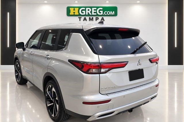 Used 2024 Mitsubishi Outlander SE Black Edition FWD image 2