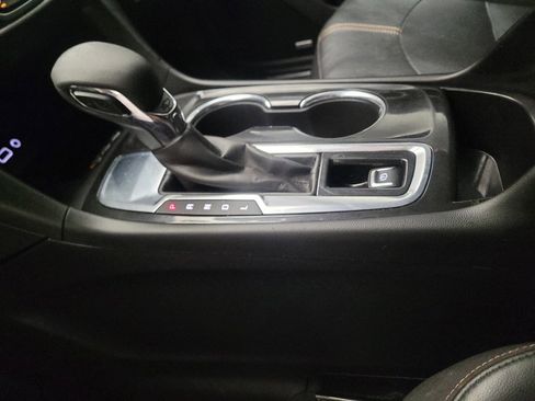 Used 2022 Chevrolet Equinox Premier FWD image 26