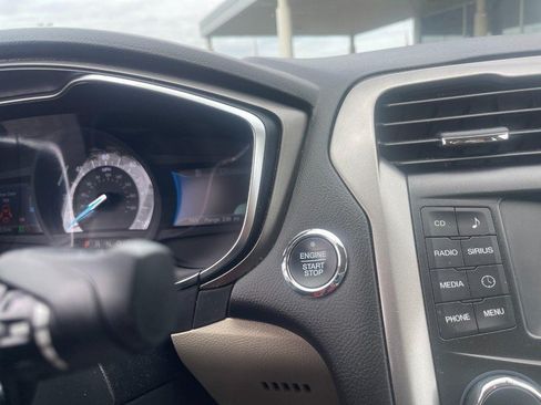 Used 2017 Ford Fusion SE FWD image 24