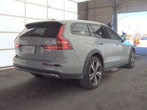 Used 2025 Volvo V60 B5 Cross Country Plus image 3
