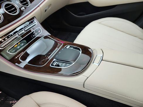 Used 2022 Mercedes-Benz E 350 Sedan w/ Driver Assistance Package image 11