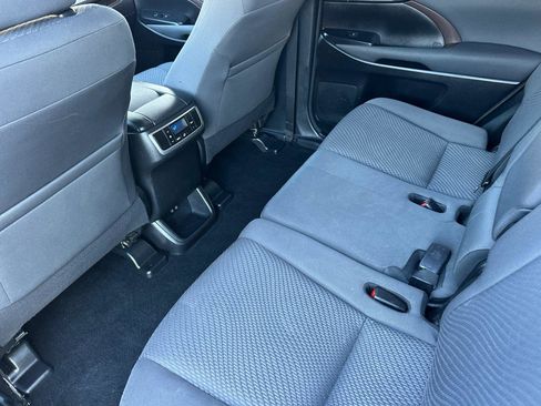 Used 2018 Toyota Highlander LE w/ Carpet Mat Package (TMS) image 11