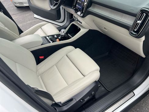 Used 2023 Volvo XC40 B5 Ultimate w/ Climate Package image 19