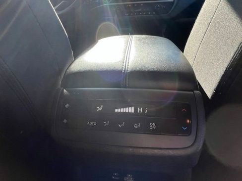 Used 2024 Nissan Pathfinder SV image 32