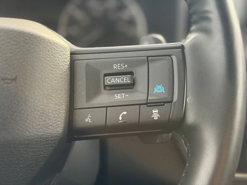 Used 2025 Nissan Rogue SV AWD/4WD image 25