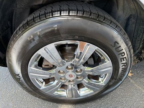 Used 2015 Cadillac SRX Luxury FWD image 17