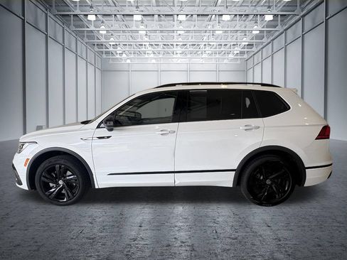 Used 2024 Volkswagen Tiguan SE R-Line AWD/4WD image 3
