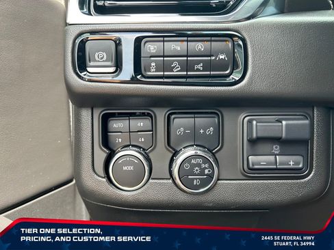 Used 2025 GMC Yukon Elevation AWD/4WD image 17