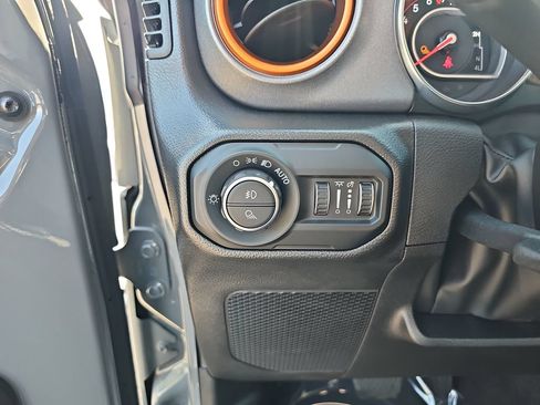 Used 2022 Jeep Gladiator Mojave w/ Cold Weather Group AWD/4WD image 35