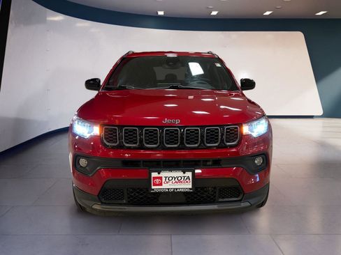 Used 2025 Jeep Compass Latitude w/ Altitude Special Edition image 8
