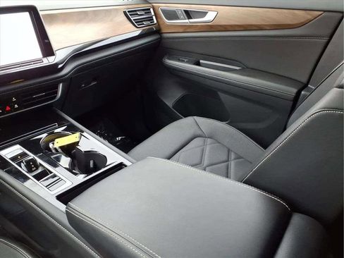 Used 2025 Volkswagen Atlas SE image 12