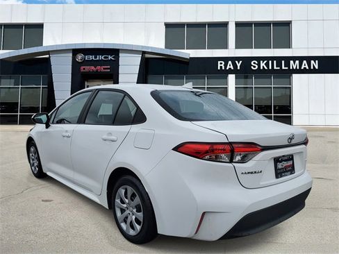 Used 2024 Toyota Corolla LE image 4