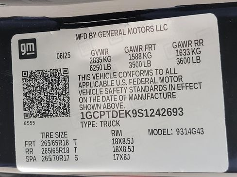 Certified 2025 Chevrolet Colorado Z71 w/ Midnight Edition AWD/4WD image 26
