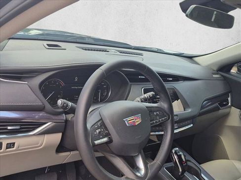 Used 2023 Cadillac XT4 Luxury FWD image 9