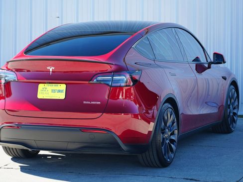Used 2024 Tesla Model Y Performance image 53