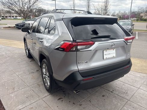 Used 2023 Toyota RAV4 XLE Premium image 5