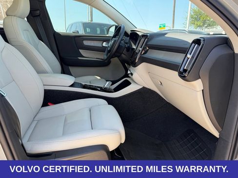 Certified 2026 Volvo XC40 B5 Plus AWD/4WD image 34