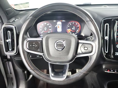 Used 2021 Volvo XC40 T5 R-Design w/ Advanced Package AWD/4WD image 33