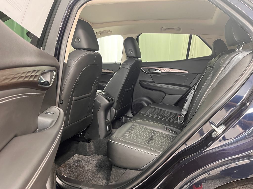 Used 2021 Buick Envision Avenir w/ Technology Package II AWD/4WD image 31